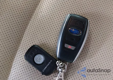 2017 Subaru Outback 2.5I Limited z USA, uszkodzony, nr VIN 4S4BSANC1H3280920